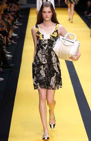 حلبات السباق مصدر تصاميم فساتين Carven