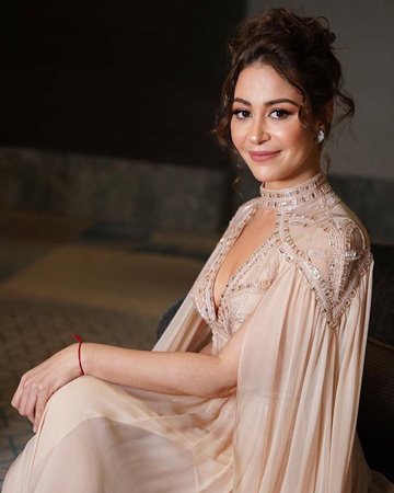 منة شلبي على «درجة غليان» بين الدراما والسينما