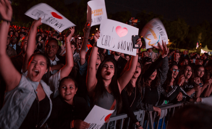 إستعراضات كريس براون تخطف الأنظار في الليلة الأولى من 