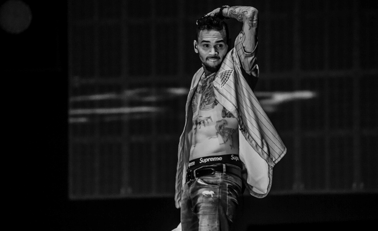 إستعراضات كريس براون تخطف الأنظار في الليلة الأولى من 