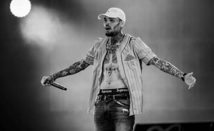 إستعراضات كريس براون تخطف الأنظار في الليلة الأولى من 