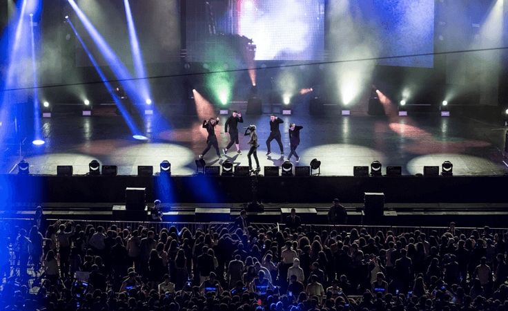 إستعراضات كريس براون تخطف الأنظار في الليلة الأولى من 