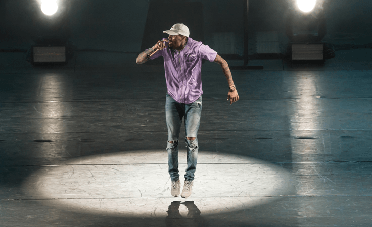 إستعراضات كريس براون تخطف الأنظار في الليلة الأولى من 