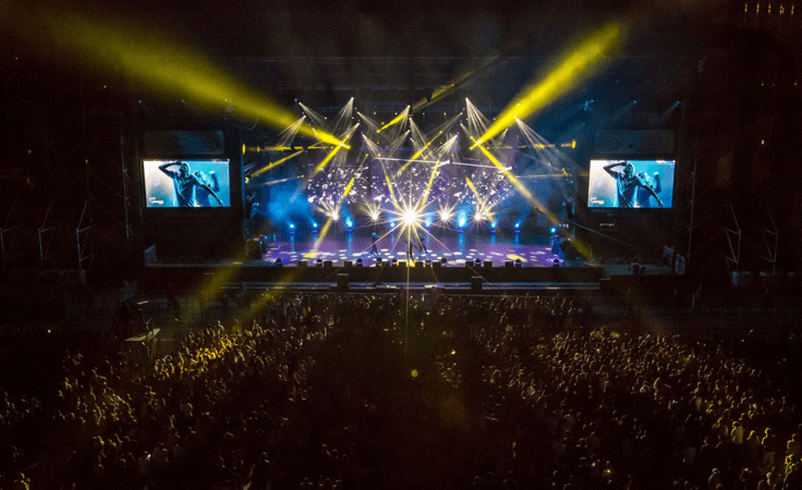 إستعراضات كريس براون تخطف الأنظار في الليلة الأولى من 