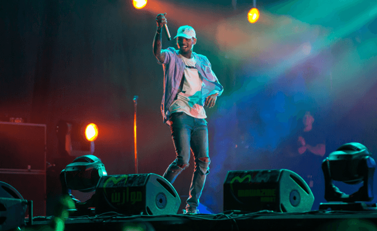 إستعراضات كريس براون تخطف الأنظار في الليلة الأولى من 