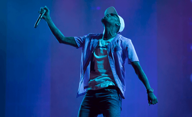 إستعراضات كريس براون تخطف الأنظار في الليلة الأولى من 