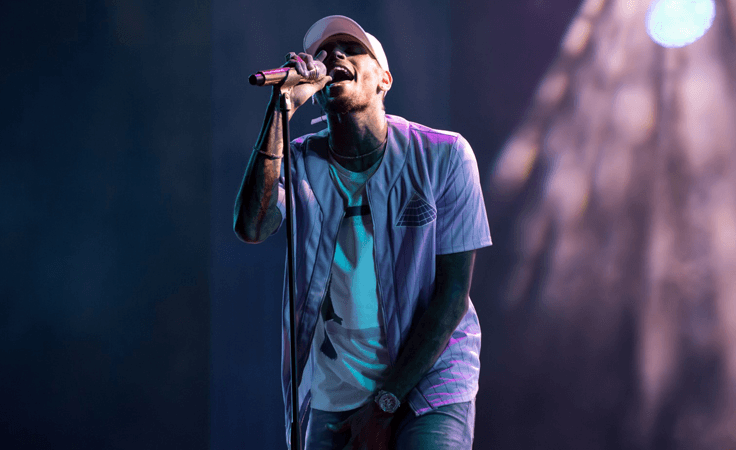 إستعراضات كريس براون تخطف الأنظار في الليلة الأولى من 