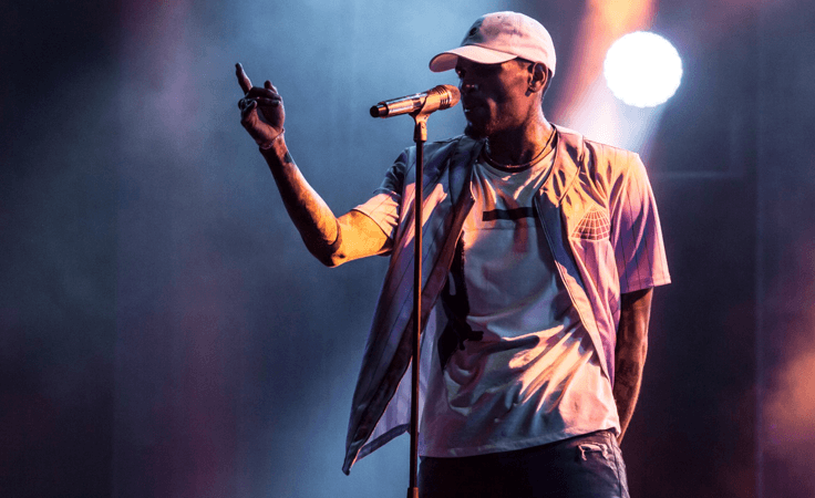 إستعراضات كريس براون تخطف الأنظار في الليلة الأولى من 