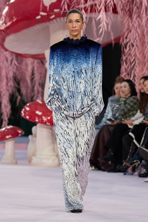 خفّة جديدة تعيد تعريف الكوتور في عرض شانيل