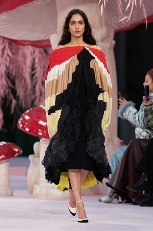 خفّة جديدة تعيد تعريف الكوتور في عرض شانيل