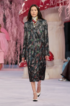 خفّة جديدة تعيد تعريف الكوتور في عرض شانيل