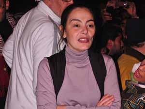 شريهان قبلت بـ«دموع السندريلا»... ولكن هل تقبل به المحطات؟