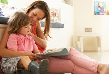 في زمن الإنترنت: اجعلي طفلك صديقاً للكتاب