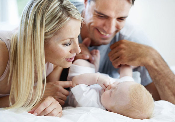 ساعدي زوجك على الارتباط  بطفلكما سريعًا 