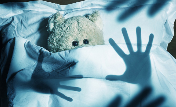 9 طرق للتعامل مع كوابيس ومخاوف طفلك