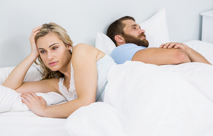 زوجك غير مهتم بالعلاقة الحميمة.. إليكِ الأسباب المحتمَلة