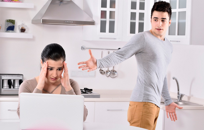 3 علامات تخبركِ أن زوجك أناني