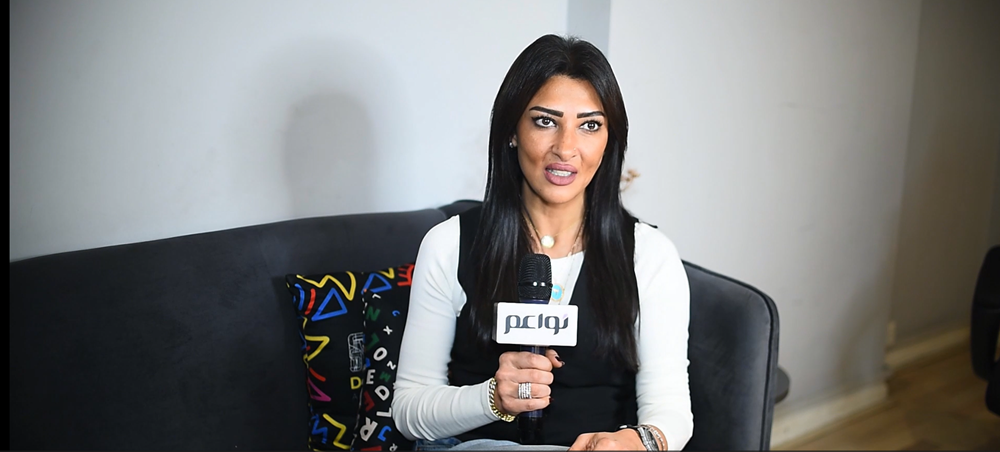 المؤلفة رنا أبو الريش لنواعم: سعيدة بأن محمد صلاح من عشاق «كامل العدد»