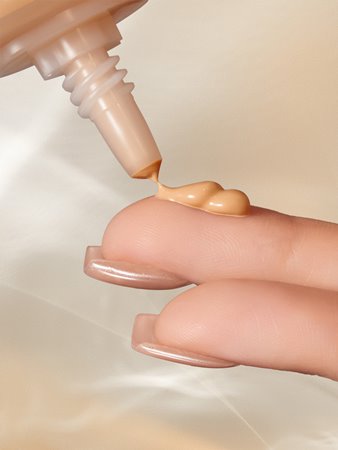 مستحضر الصيف الأول بلا منازع: Dew & Done من SHEGLAM مع  SPF20
