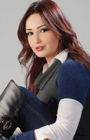 خاص - من هي السيدة التي ورّطت دينا هارون بالعودة إلى الدراما؟
