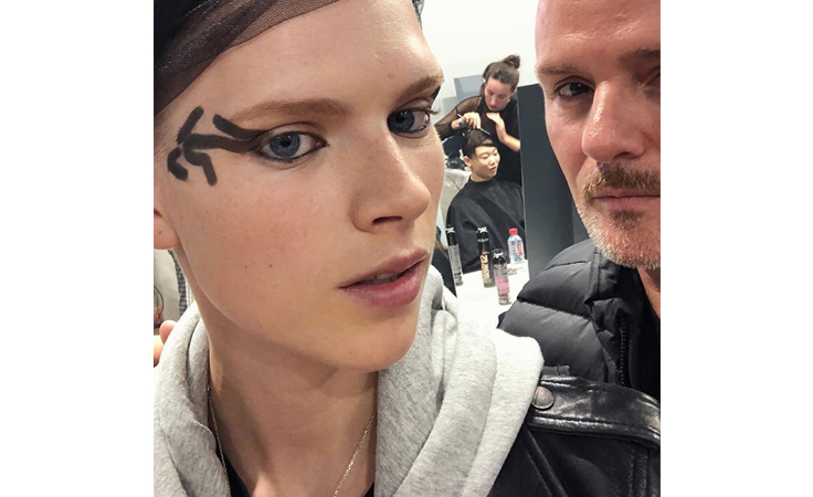 Dior تطلق صيحة آيلاينر جديدة في باريس