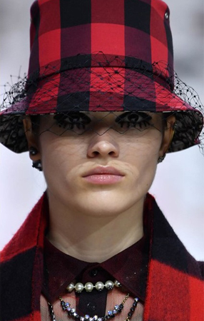 من باريس: Dior تحنّ الى مكياج عيون الستينيّات!