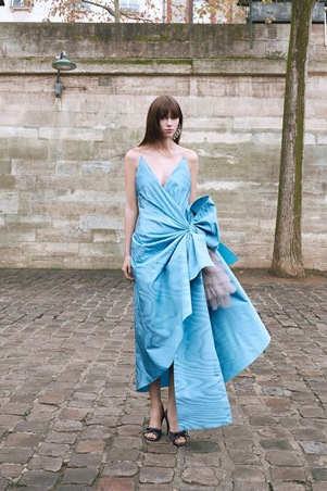 ديور Pre-Fall 2026: أناقة تُعاد صياغتها بهدوء ذكي