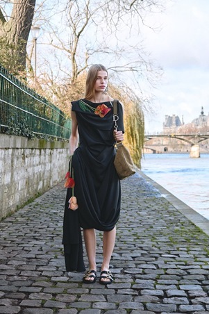 ديور Pre-Fall 2026: أناقة تُعاد صياغتها بهدوء ذكي