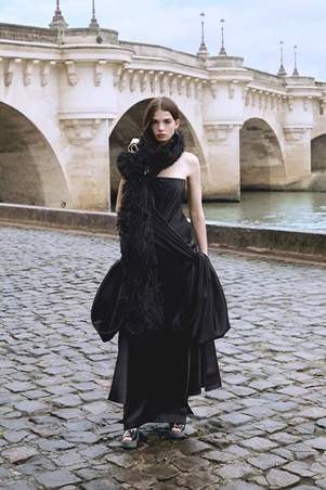 ديور Pre-Fall 2026: أناقة تُعاد صياغتها بهدوء ذكي