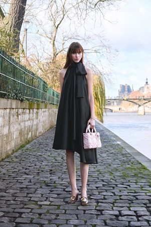 ديور Pre-Fall 2026: أناقة تُعاد صياغتها بهدوء ذكي