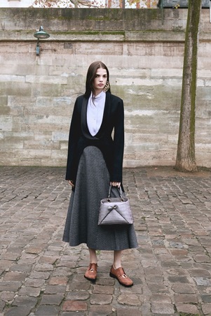 ديور Pre-Fall 2026: أناقة تُعاد صياغتها بهدوء ذكي