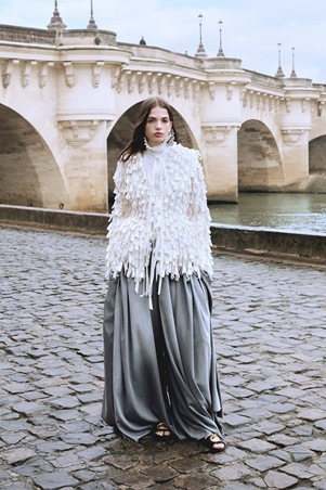 ديور Pre-Fall 2026: أناقة تُعاد صياغتها بهدوء ذكي