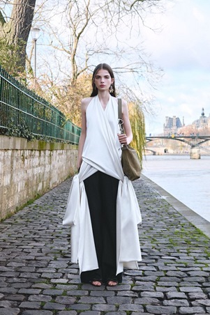 ديور Pre-Fall 2026: أناقة تُعاد صياغتها بهدوء ذكي