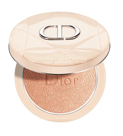 إحصلي على مكياج كارا ديليفين في حفل Met Gala مع مستحضرات ديور