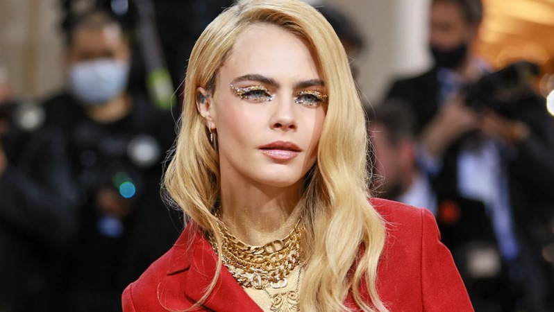 إحصلي على مكياج كارا ديليفين في حفل Met Gala مع مستحضرات ديور