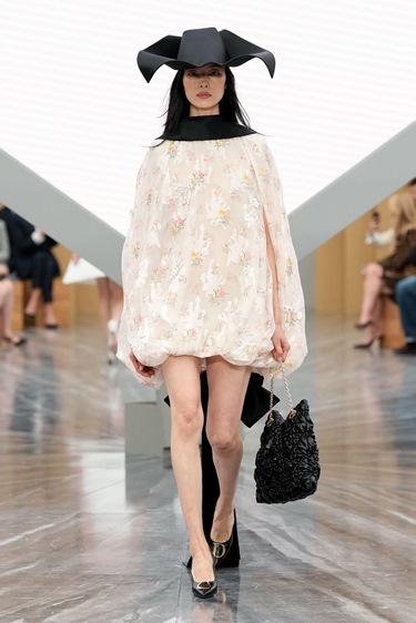 الجرأة والخيال يكتبان البداية الجديدة في Dior صيف 2026