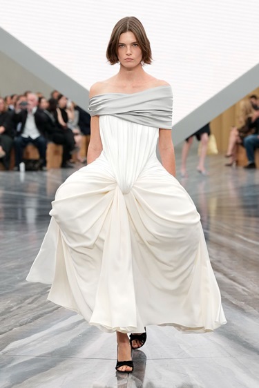 الجرأة والخيال يكتبان البداية الجديدة في Dior صيف 2026