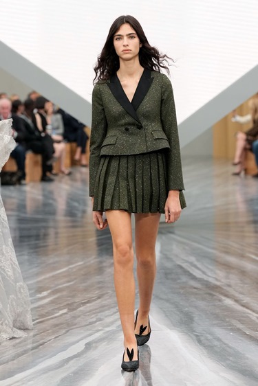 الجرأة والخيال يكتبان البداية الجديدة في Dior صيف 2026