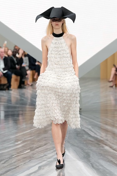 الجرأة والخيال يكتبان البداية الجديدة في Dior صيف 2026