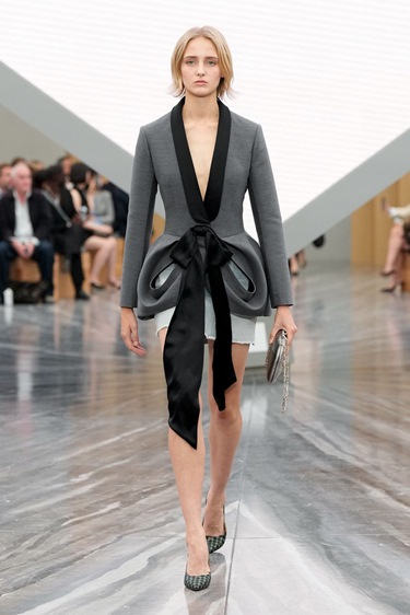 الجرأة والخيال يكتبان البداية الجديدة في Dior صيف 2026