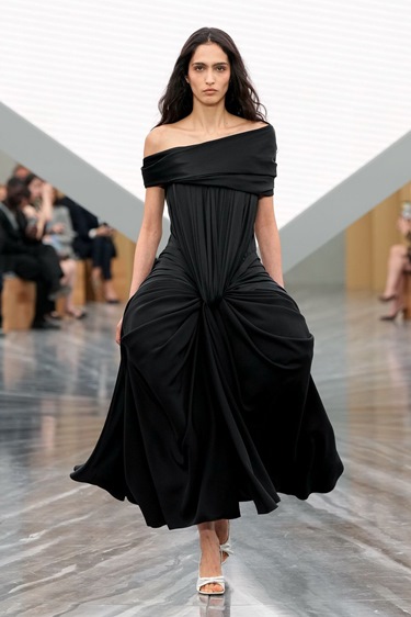 الجرأة والخيال يكتبان البداية الجديدة في Dior صيف 2026