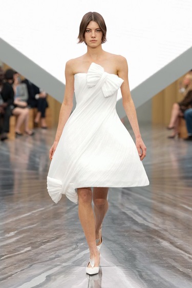 الجرأة والخيال يكتبان البداية الجديدة في Dior صيف 2026