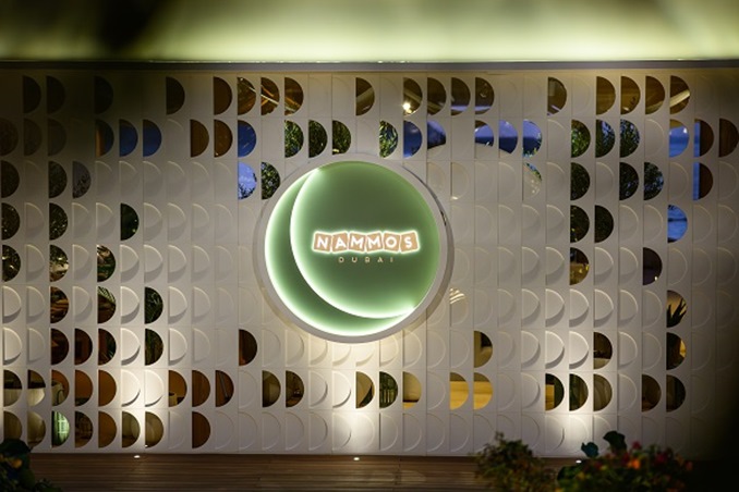 إليكِ تجربة تجمع بين التصميم الرفيع وأجواء البحر