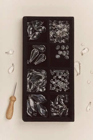 حقيبة Lady Dior بتفاصيل القطرات الشفافة... قصيدة في النقاء والأناقة