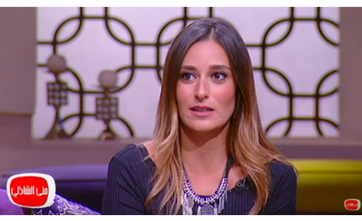 بالفيديو.. مذيعة تضع أمينة خليل في موقف محرج على الهواء.. فما هو رد فعلها؟!