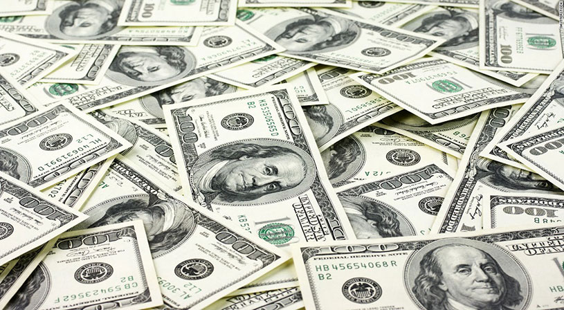 نصابة تستخدم التسول إلكترونياً لتجني 3000 دولار يومياً بالإمارات