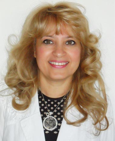 د. إيمان هاشم: لا للتغيير الدراماتيكي للعروس والرتوش أسلم العلاجات 