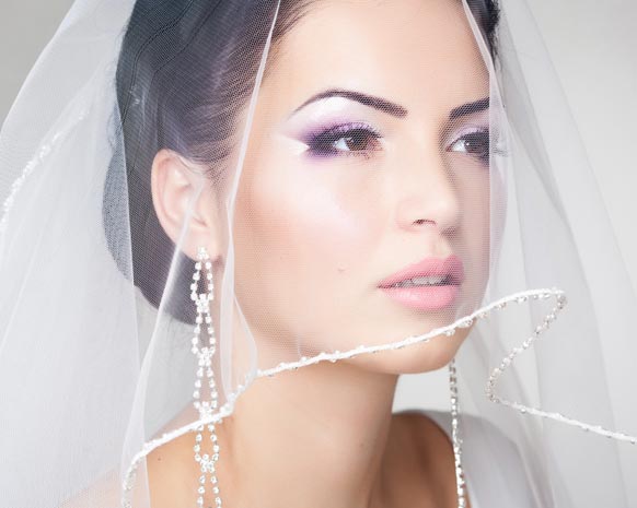 د. إيمان هاشم: لا للتغيير الدراماتيكي للعروس والرتوش أسلم العلاجات 