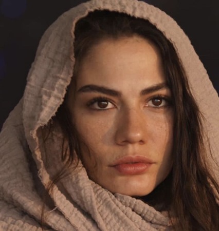 ديميت أوزدمير تخرج عن صمتها وترد على شائعات الملهى