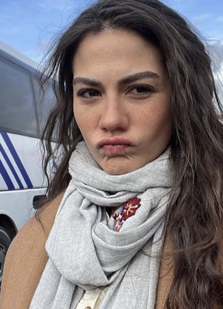 ديميت أوزدمير تخرج عن صمتها وترد على شائعات الملهى